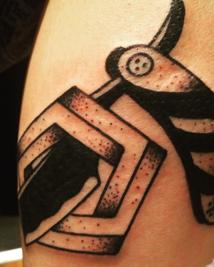 Tattooed this piece on @vinessax today. Stoked she came through and grabbed some of my art! #smokemdead #steadfasttattoo ((¥)) #tattoos #btattooing #blackworkerssubmission #iblackwork #blackwork #blackworkers #inkstinctsubmission #blacktraditionals #BLACKTATTOOMAG #blxckink #tttism #TTTpublishing #greatattoo #blackflashwork #TattooLife #traditionaltattoo
