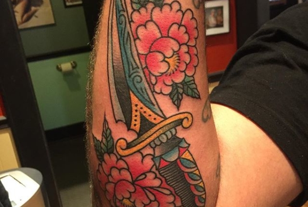 @sammyjefe gettin some rad pieces✊🏼 #smokemdead #steadfasttattoo
.
.
.
.
.
((¥))
#knifetattoo #traditionalknives #tattoos #btattooing #blackworkerssubmission #iblackwork #blackwork #blackworkers #inkstinctsubmission #blacktraditionals #BLACKTATTOOMAG #blxckink #tttism #TTTpublishing #greatattoo #blackflashwork #TattooLife #darkartists #blackworkershero #wiilsubmission #traditionaltattoo #onlythedarkest #blackandgrey #occultarcana #tattoolife #oldlines #TAOT #nowash