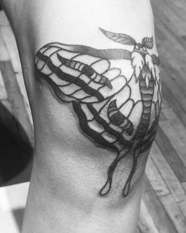 @tayllaaaa___  got her other knee done the other week✊🏼#steadfasttattoo
.
.
.
.
.
((¥))
#mothtattoo #tattoos #btattooing #blackworkerssubmission #iblackwork #blackwork #blackworkers #inkstinctsubmission #blacktraditionals #BLACKTATTOOMAG #blxckink #tttism #TTTpublishing #greatattoo #blackflashwork #TattooLife #darkartists #blackworkershero #wiilsubmission #traditionaltattoo #onlythedarkest #blackandgrey #occultarcana #tattoolife #oldlines #TAOT #nowash #FORMink
