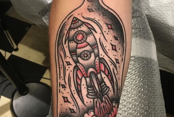 @johnwesley581 and his bottle-rocket✊🏼#steadfasttattoo
.
.
.
.
.
((¥))
#bottlerocket #tattoos #btattooing #blackworkerssubmission #iblackwork #blackwork #blackworkers #inkstinctsubmission #blacktraditionals #BLACKTATTOOMAG #blxckink #tttism #TTTpublishing #greatattoo #blackflashwork #TattooLife #darkartists #blackworkershero #wiilsubmission #traditionaltattoo #onlythedarkest #blackandgrey #occultarcana #tattoolife #oldlines #TAOT #nowash #FORMink
