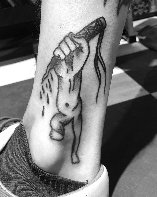 4th tattoo ever. Thanks @smokemdead_tattoos 🙌🙌🙌 #blackwork #workhorseirons #linework #waverlyink #babytatt