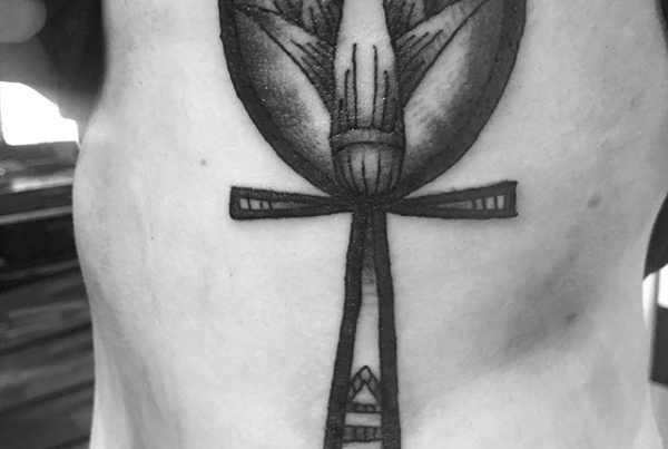 Egyptian ankh for lauryn! A little swollen and angry but she was such a trooper for her first tattoo!🖤 .
.
.
.
#tattoo #blackworktattoo #inkstinct #blackwork #blxckink #btattooing #blkttt #blackworkers #waverlyink #tttism #rochesterny #rochestertattoo #ladytattooer #tattoodo #workhorseirons #steadfast #onlythedarkest #foxtailtattoos #inkwork #linework #ankh