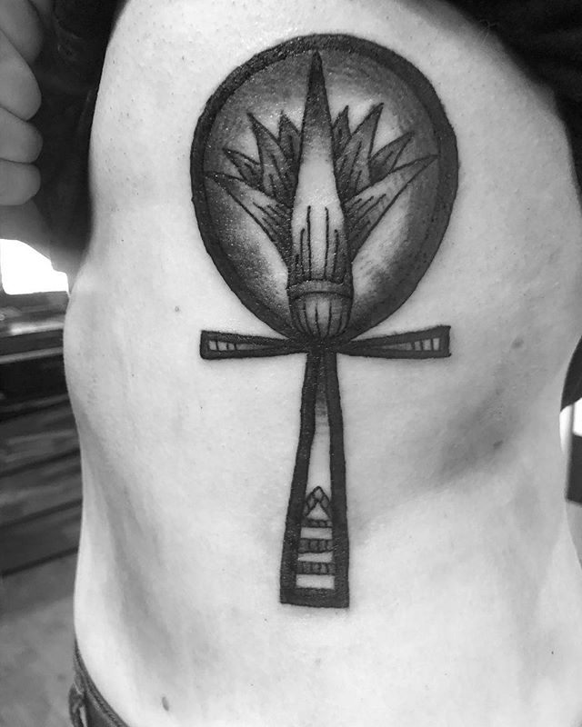 Egyptian ankh for lauryn! A little swollen and angry but she was such a trooper for her first tattoo!🖤 .
.
.
.
#tattoo #blackworktattoo #inkstinct #blackwork #blxckink #btattooing #blkttt #blackworkers #waverlyink #tttism #rochesterny #rochestertattoo #ladytattooer #tattoodo #workhorseirons #steadfast #onlythedarkest #foxtailtattoos #inkwork #linework #ankh
