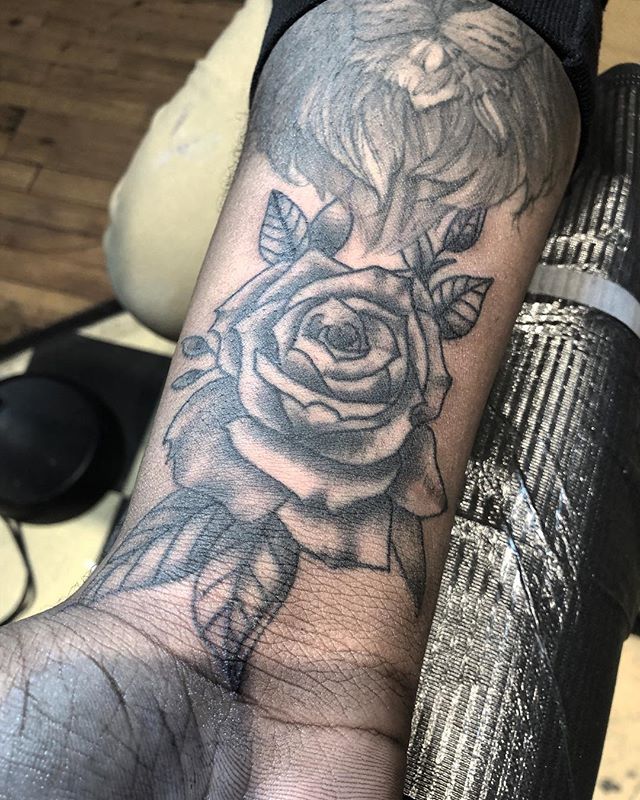 Rose for Jordan 🌹 this was so fun to do, thanks so much! .
.
.
.
#tattoo #blackworktattoo #inkstinct #blackwork #blxckink #btattooing #blkttt #blackworkers #waverlyink #tttism #rochesterny #rochestertattoo #ladytattooer #tattoodo #workhorseirons #steadfast #onlythedarkest #foxtailtattoos #inkwork #linework #whipshaded #tradworkers #boldtattoo #blackworkartists #rosetattoo #blackandgreyrose