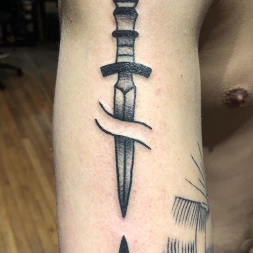 Dagger for Pete to end the night. Thanks for coming in! .
.
.
.
#tattoo #blackworktattoo #inkstinct #blackwork #blxckink #blackink #btattooing #blkttt #blackworkers #waverlyink #tttism #rochesterny #flashworkers #rochestertattoo #ladytattooer #tattoodo #workhorseirons #steadfast #onlythedarkest #foxtailtattoos #inkwork #linework #whipshaded #tradworkers #boldtattoo #blackworkartists #blackclawneedles