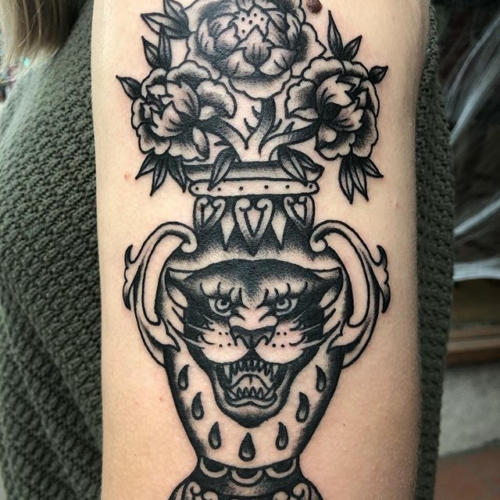 An original design for Kristen 🖤 thank you so much! I would love to do more like this in the future. .
.
.
.
#tattoo #blackworktattoo #inkstinct #blackwork #blxckink #blackink #btattooing #blkttt #blackworkers #waverlyink #tttism #rochesterny #flashworkers #rochestertattoo #ladytattooer #tattoodo #workhorseirons #steadfast #onlythedarkest #foxtailtattoos #inkwork #linework #whipshaded #tradworkers #boldtattoo #blackworkartists #blackclawneedles