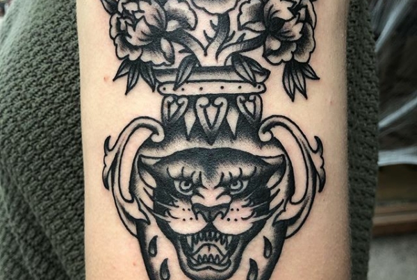 An original design for Kristen 🖤 thank you so much! I would love to do more like this in the future. .
.
.
.
#tattoo #blackworktattoo #inkstinct #blackwork #blxckink #blackink #btattooing #blkttt #blackworkers #waverlyink #tttism #rochesterny #flashworkers #rochestertattoo #ladytattooer #tattoodo #workhorseirons #steadfast #onlythedarkest #foxtailtattoos #inkwork #linework #whipshaded #tradworkers #boldtattoo #blackworkartists #blackclawneedles