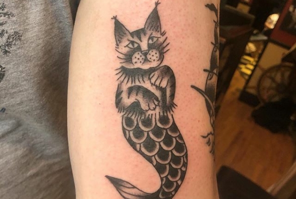 Fish forever 🐾❤️ Id love to tattoo more kitties this year! Dm me if you are interested. .
.
#tattoo #blackworktattoo #inkstinct #blackwork #blxckink #blackink #btattooing #blkttt #blackworkers #waverlyink #tttism #rochesterny #flashworkers #rochestertattoo #ladytattooer #tattoodo #workhorseirons #steadfast #onlythedarkest #foxtailtattoos #inkwork #linework #whipshaded #tradworkers #boldtattoo #blackworkartists #blackclawneedles