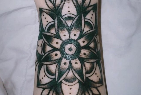 One from a bit ago! I’m always down to do stuff like this. Dm if you’re interested! .
.
.
.
#tattoo #blackworktattoo #inkstinct #blackwork #blxckink #blackink #btattooing #blkttt #blackworkers #waverlyink #tttism #rochesterny #flashworkers #rochestertattoo #ladytattooer #tattoodo #workhorseirons #steadfast #onlythedarkest #foxtailtattoos #inkwork #linework #whipshaded #tradworkers #boldtattoo #blackworkartists #blackclawneedles