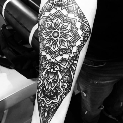 Crispy start to a sleeve🙏🏼 @mcclarrierobert .
.
.
.
((¥))
#tattoos #btattooing #blackworkerssubmission #iblackwork #blackwork #blackworkers #inkstinctsubmission #blacktraditionals #BLACKTATTOOMAG #blxckink #tttism #TTTpublishing #greatattoo #blackflashwork #TattooLife #darkartists #blackworkershero #wiilsubmission #traditionaltattoo #onlythedarkest #blackandgrey #tattoolife #oldlines #TAOT #FORMink #traditionalartist