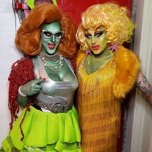 A throwback sooo worth throwing back to. This was from Drag Con LA last year at @bouletbrothers Monsters Ball with @biqtchpuddin. Ahh such good times 💚💛💚💛